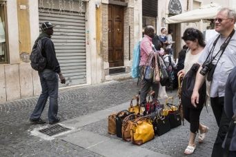 Giubileo, zona di Piazza San Pietro: assalto degli abusivi article-post
