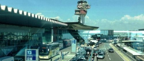 Fiumicino, tre algerini forzano portellone aereo e fuggono article-post