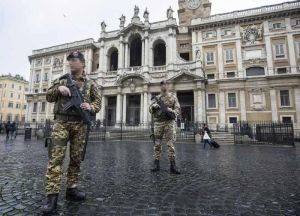 Terrorismo, militari schierati fuori da Santa Maria Maggiore a Roma aggrediti al grido di “Allahu Akbar” article-post