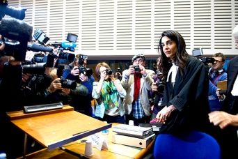 Genocidio Armeno, l’avvocata Amal Alamuddin Clooney difende l’Armenia a Strasburgo article-post