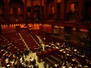 Costi politica: ok al taglio degli stipendi per i dipendenti di Montecitorio article-post