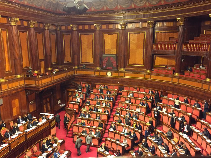 Guida galattica alla crisi di governo per elettori in vacanza article-post
