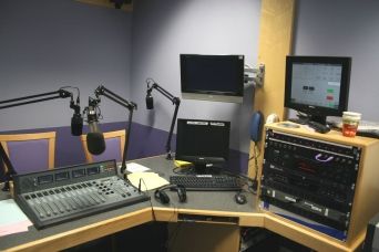 RadioTheca cerca curatore – conduttore radiofonico article-post