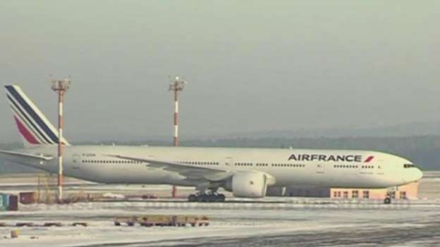 Avaria sul volo Parigi-Shanghai; aereo rimasto bloccato article-post