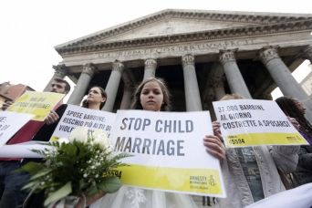 Spose bambine, inscenato al Pantheon di Roma un matrimonio forzato per sensibilizzare article-post