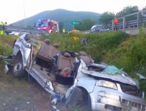Bus si schianta in autostrada: morti 5 operai article-post