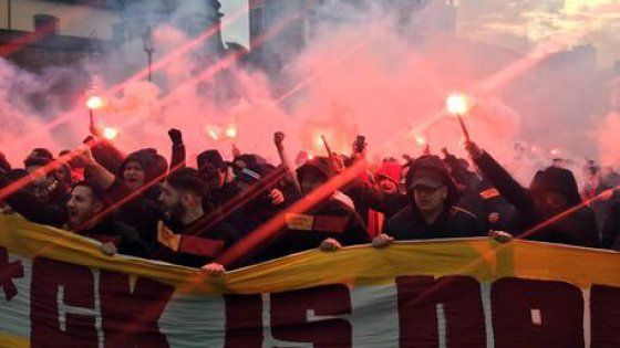 Roma, un tifoso italiano e uno turco accoltellati prima della partita tra Lazio e Galatasaray article-post