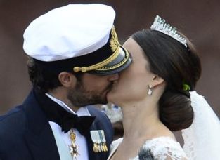 Svezia, grande festa per il matrimonio del principe Carlo Filippo con l’ex modella Sofia Hellqvist article-post