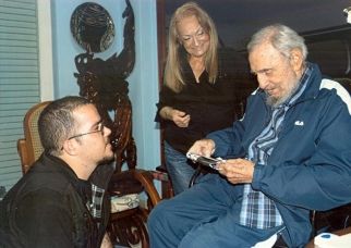 Cuba, Fidel è vivo e sta bene: ecco le foto article-post