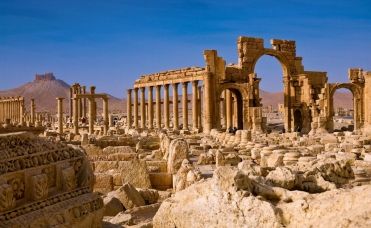 Isis, tre ostaggi legati alle colonne di Palmira e fatti esplodere article-post
