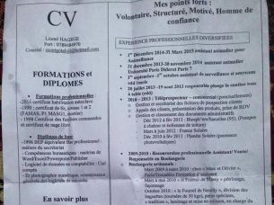 Parigi, ex soldato ridotto a fare il clochard distribuisce il cv in metrò: la Rete lo aiuta article-post
