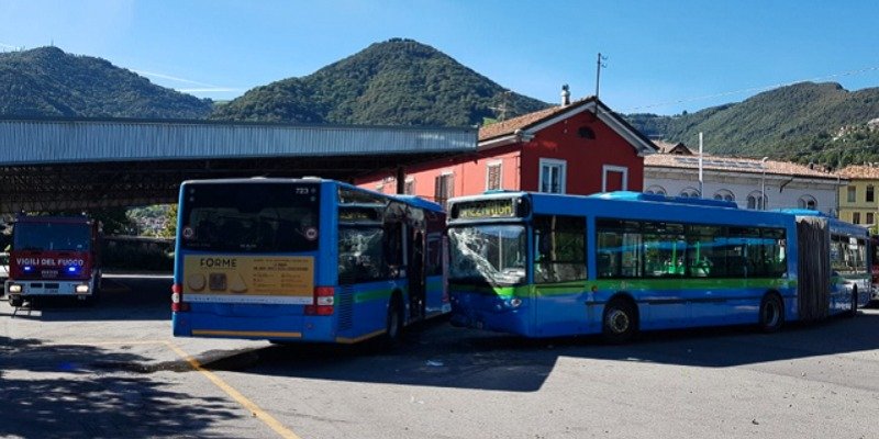 Scontro tra autobus, muore un 14enne article-post