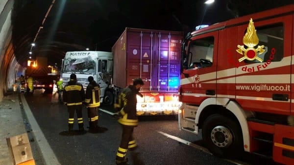 Gravissimo incidente sulla A12, un morto e alcuni feriti article-post