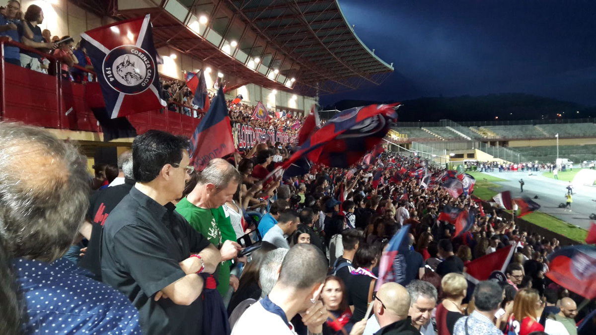 Cosenza in serie B: un amore per la maglia rosso blu. article-post