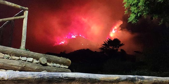 Incendio sul Monte Serra, evacuate cinquecento persone article-post