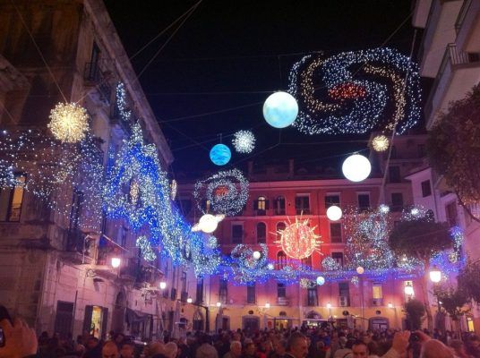 Salerno, “Luci d’artista 2017”: al via l’installazione tra novità e incertezze per ricorso al Tar article-post