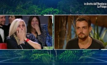 Isola dei famosi 2015: Mara Venier svela in diretta un’informazione segreta article-post