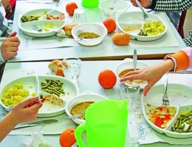 Gran Bretana, dimezzati i soldi alle mense scolastiche e i ragazzi hanno fame article-post