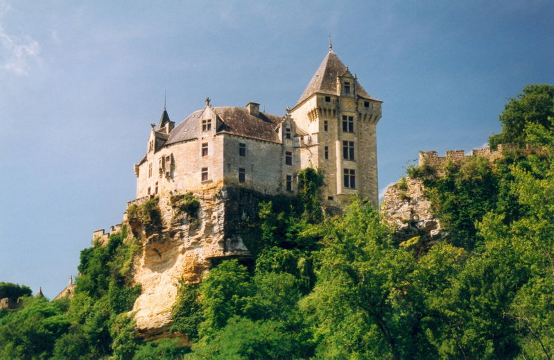 IL Castello di Monfort: bello e inquietante article-post