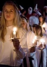 Non tutti aspettano Babbo Natale: c’è Santa Lucia article-post