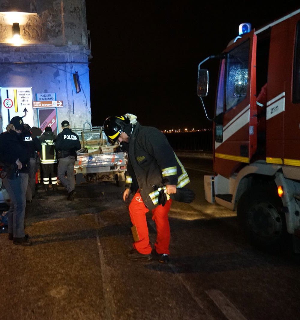 Taranto – Alcool e droga e finisce contro un muro (Foto) article-post