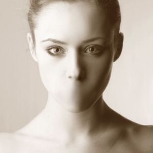 Violenza sulle donne: uscire dal silenzio è un diritto e un dovere. article-post