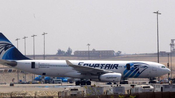 Scomparso aereo della compagnia Egyptair article-post