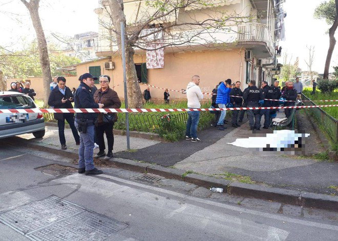 Agguato a Napoli, ucciso il nonno davanti nipotino di 4 anni article-post
