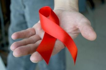 Bambina malata di AIDS torna a scuola, le mamme protestano article-post