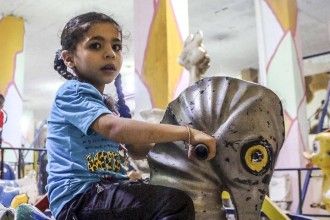 Un mondo artificioso per ridare un sorriso ai bambini siriani article-post
