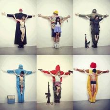 Bambini crocifissi article-post