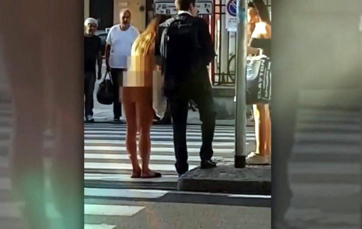Bologna: Ragazza gira nuda per strada (foto) article-post