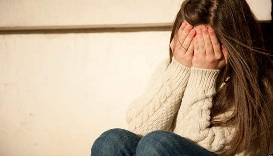 Bullismo a Milano, ragazzina con ritardo psichico presa a sassate da coetanei in un parco giochi article-post