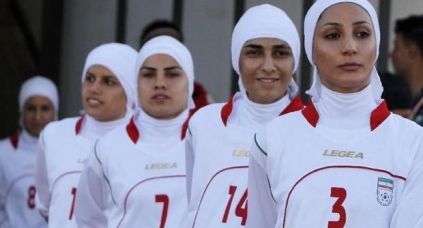 Le donne non sono donne: scandalo nel calcio iraniano article-post