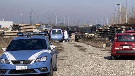 Modena: trovato corpo carbonizzato dentro un’auto article-post