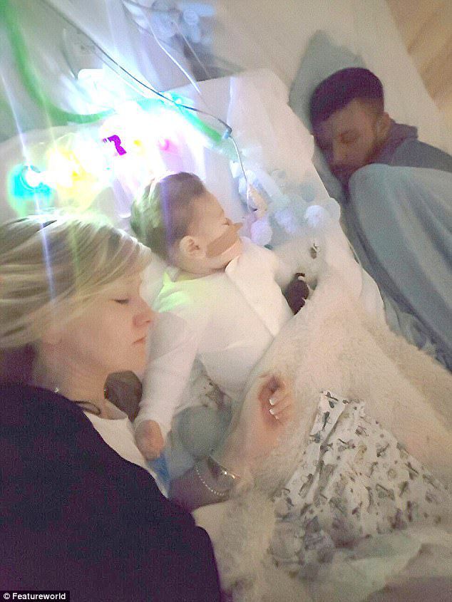 Proroga dei medici: Charlie il bambino condannato a morte dai medici e dal tribunale article-post
