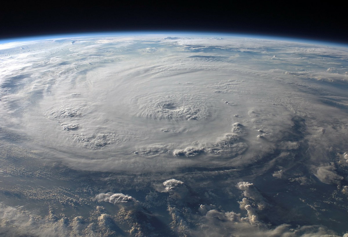 L’uragano Dorian investe le Bahamas con venti a 320km/h, evacuata l’intera costa article-post