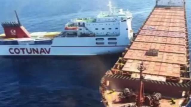 Scontro tra due navi in mare, emergenza perdita di carburante article-post