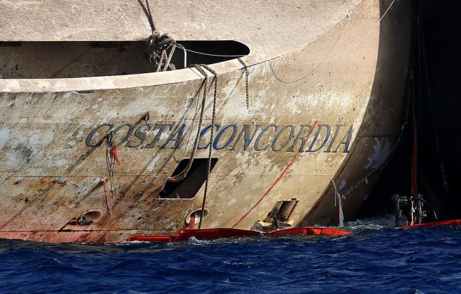Costa concordia: rimandato a mercoledì lo spostamento. article-post