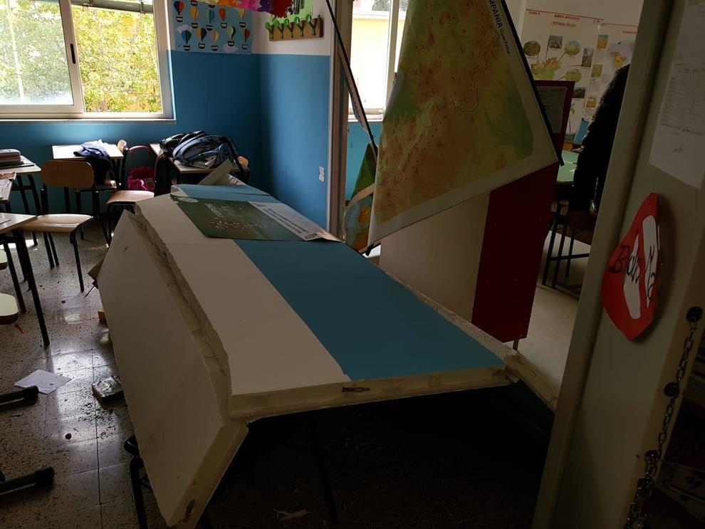 Crolla parete in una scuola, maestra e bimbi feriti article-post