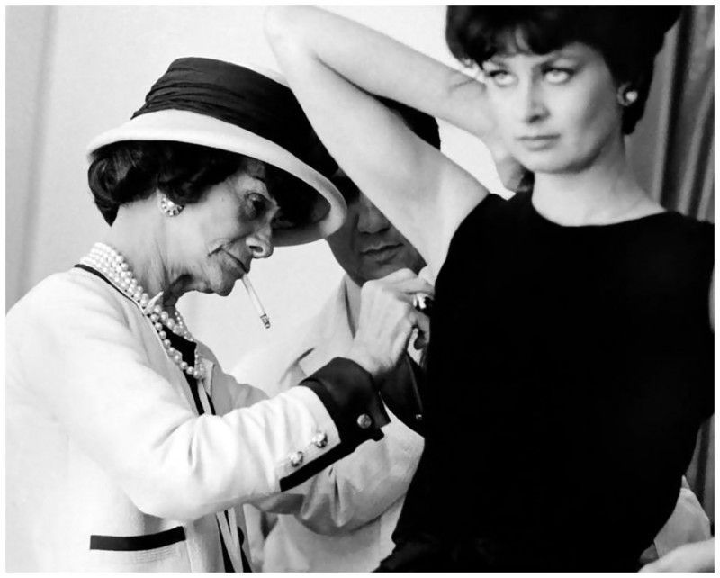 Coco Chanel: moda, accessori, profumi e tanto carattere. article-post