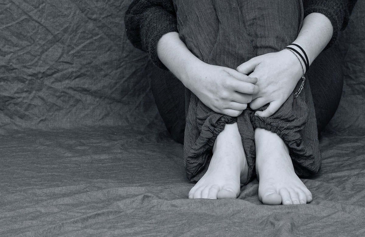 Ansia e depressione: i gesti quotidiani che peggiorano la tua vita article-post