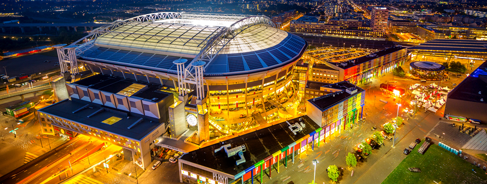 Lo stadio di Amsterdam illuminato dalle batterie Nissan article-post