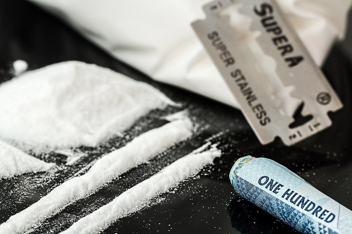 Reggio Calabria, trovato in uno stabile cocaina, esplosivo e mitragliatrici article-post