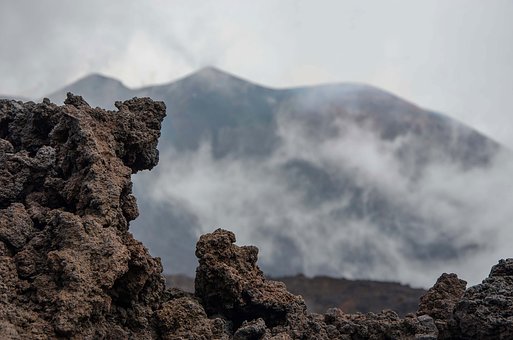 L’Etna sta cedendo e scivola verso il mare article-post