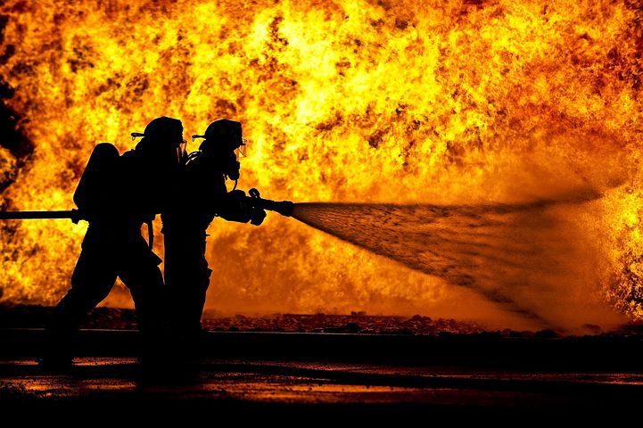 Bolletta non pagata, vigili del fuoco costretti a fare la doccia fredda article-post