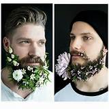 La chiamano Flowerbeard in California: l’arte di decorare la propria barba con i fiori article-post