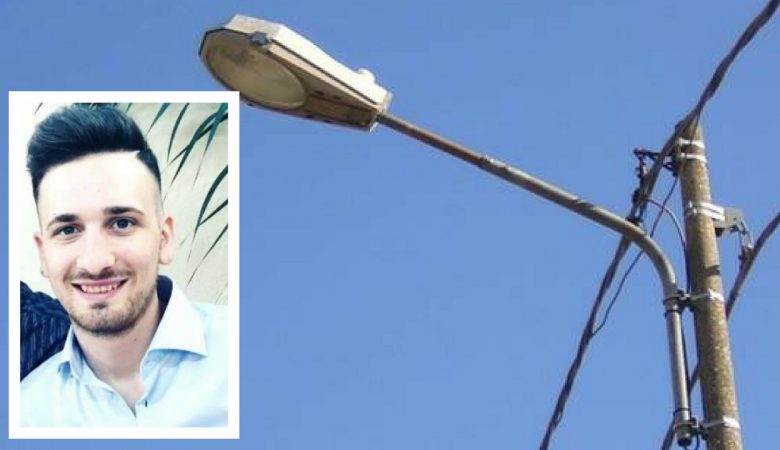 Giovane muore fulminato dopo aver toccato un lampioncino article-post