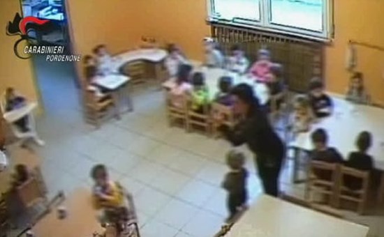 Pordenone, botte e insulti ai bambini di un asilo privato article-post