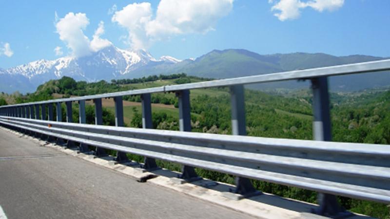 Francavilla: Tragedia sull’A14, padre lancia la figlia dal ponte e tenta il suicidio article-post